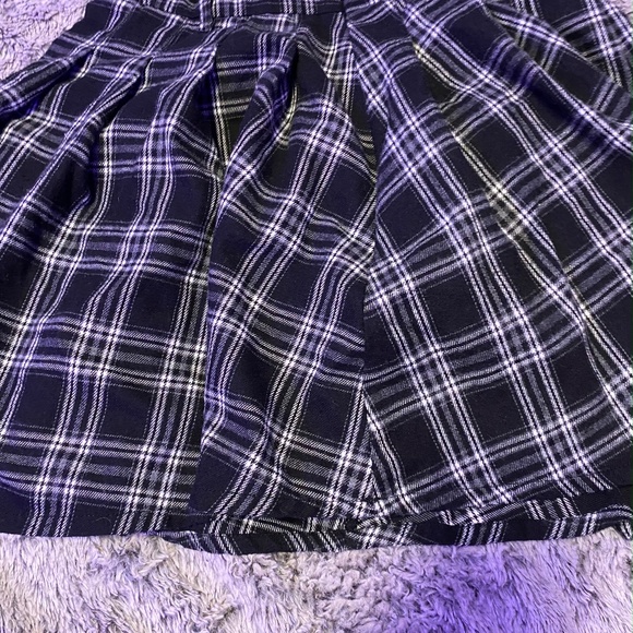 SHEIN Tartan side pocket belted mini skirt (PLEASE CHECK DESCRIPTION) - Picture 2 of 2